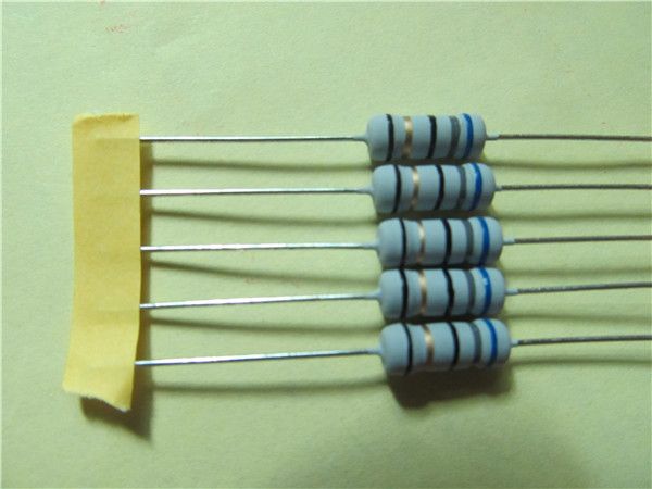 保險(xiǎn)絲電阻器 2WS  68R   IMG_0946